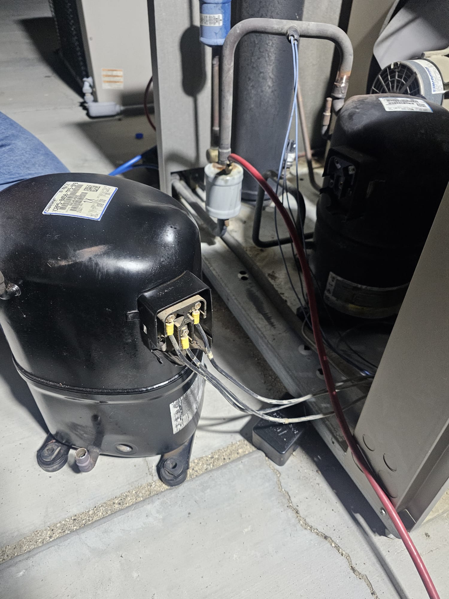 Compresores instalados dentro de un sistema de refrigeración
